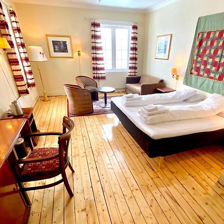 Solhov, Castle Of The Lyngen Alps Hotel Lyngseidet Bagian luar foto