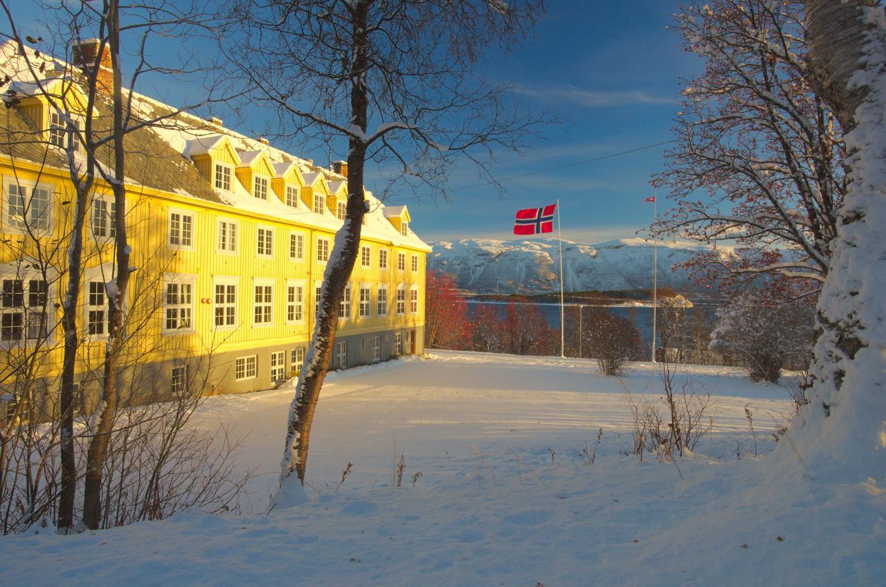 Solhov, Castle Of The Lyngen Alps Hotel Lyngseidet Bagian luar foto