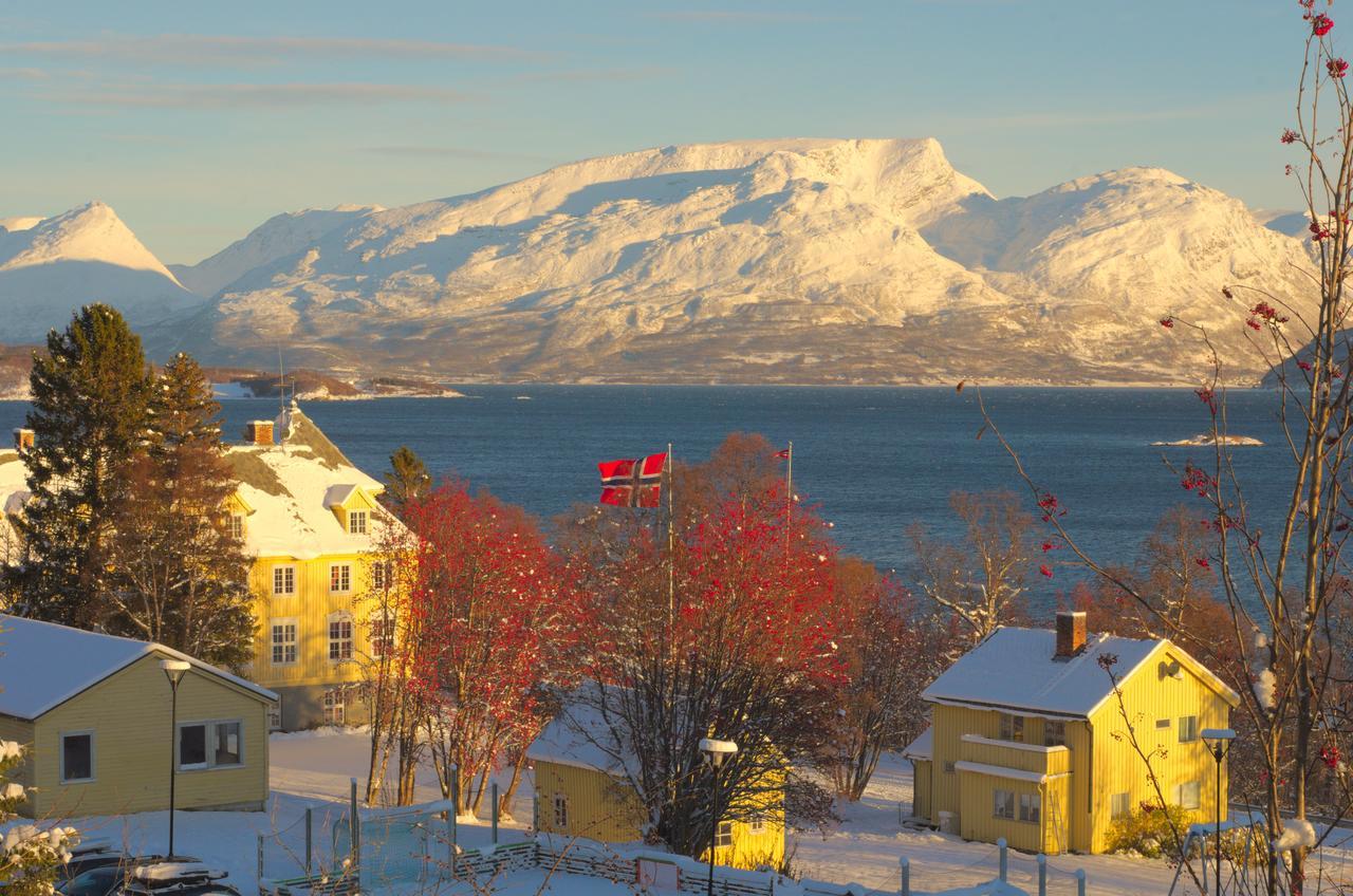 Solhov, Castle Of The Lyngen Alps Hotel Lyngseidet Bagian luar foto