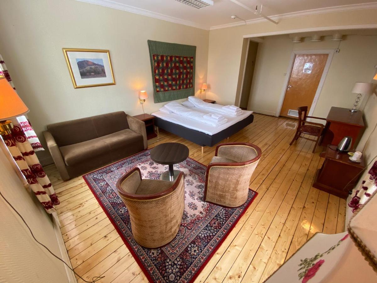Solhov, Castle Of The Lyngen Alps Hotel Lyngseidet Bagian luar foto